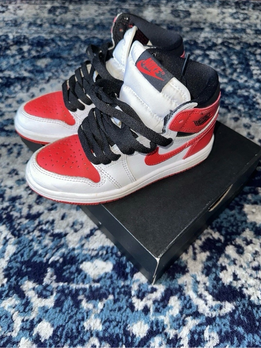 Jordan 1 Retro High Top Preschool Kids Sneakers size 12 white university red